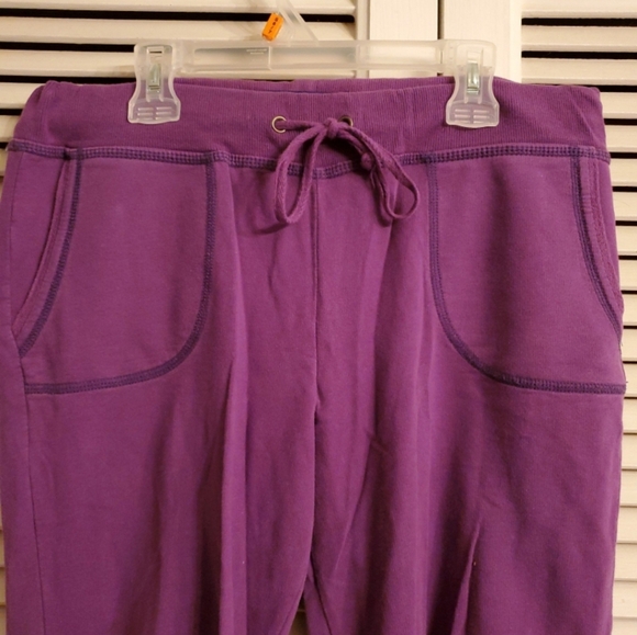 Miley Cyrus Capri Pants - Picture 2 of 4